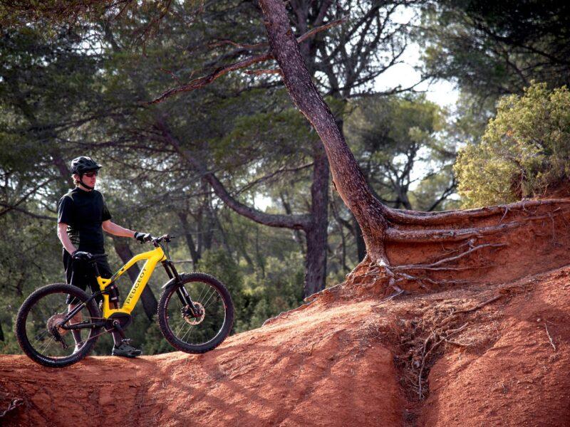 دوچرخه کوهستان پژو وسیله نقلیه‌ای مناسب برای مسیرهای کوهستانی